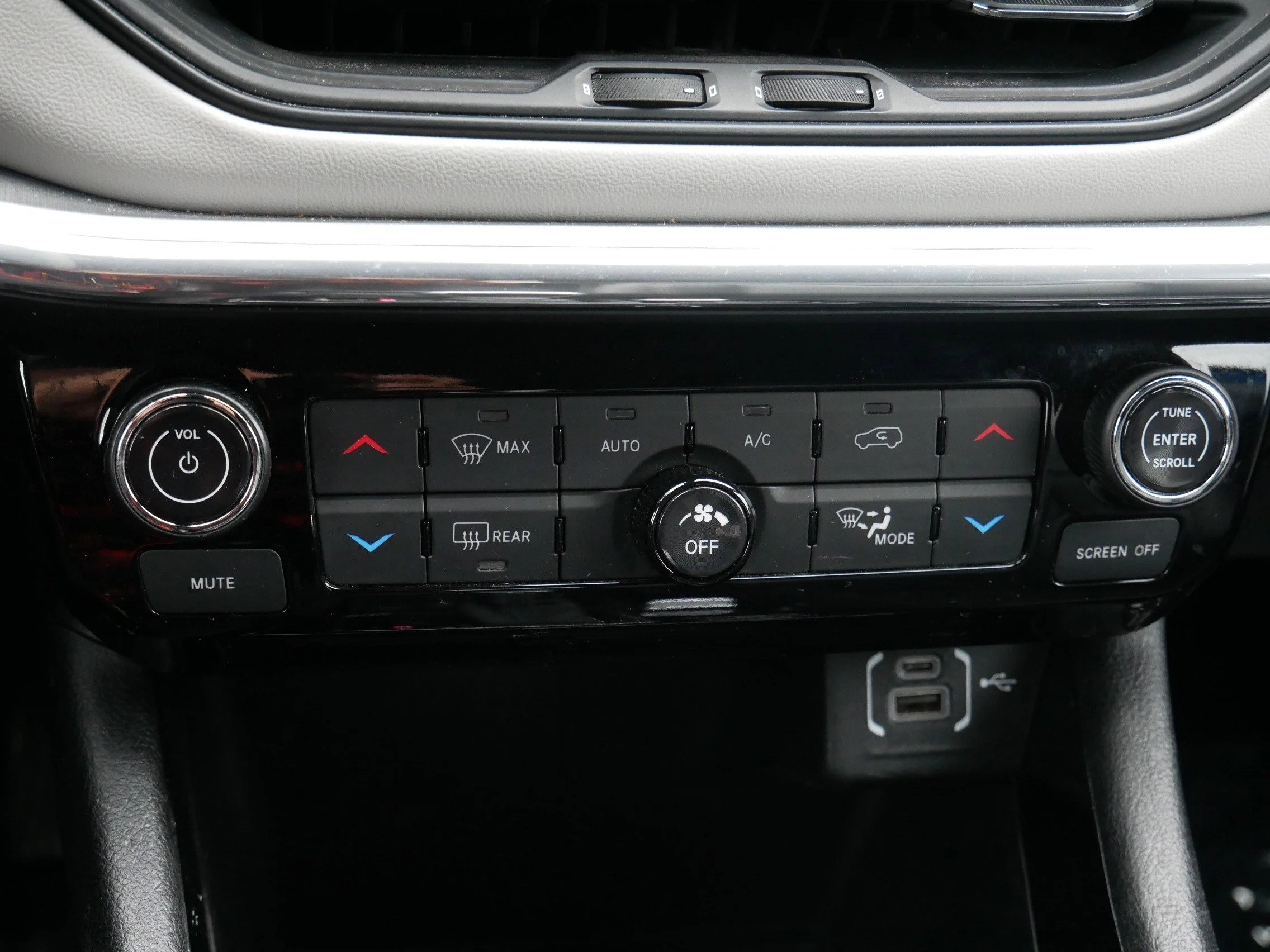 Certified Used 2024 Hydro Blue Pearlcoat Jeep Limited image 23