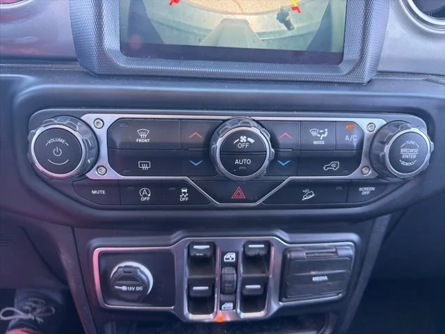 Used 2020 Mojito! Clearcoat Jeep Unlimited Sahara image 24