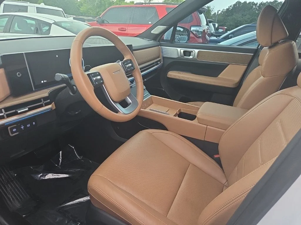 Used 2025 White Hyundai Limited image 3