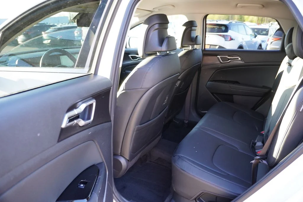 Used 2025 Snow White Pearl Kia EX image 16