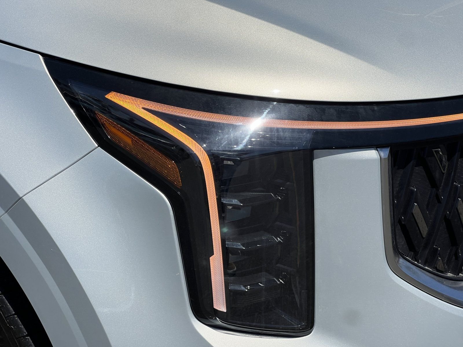 New 2026 Ivory Silver Kia EX image 31