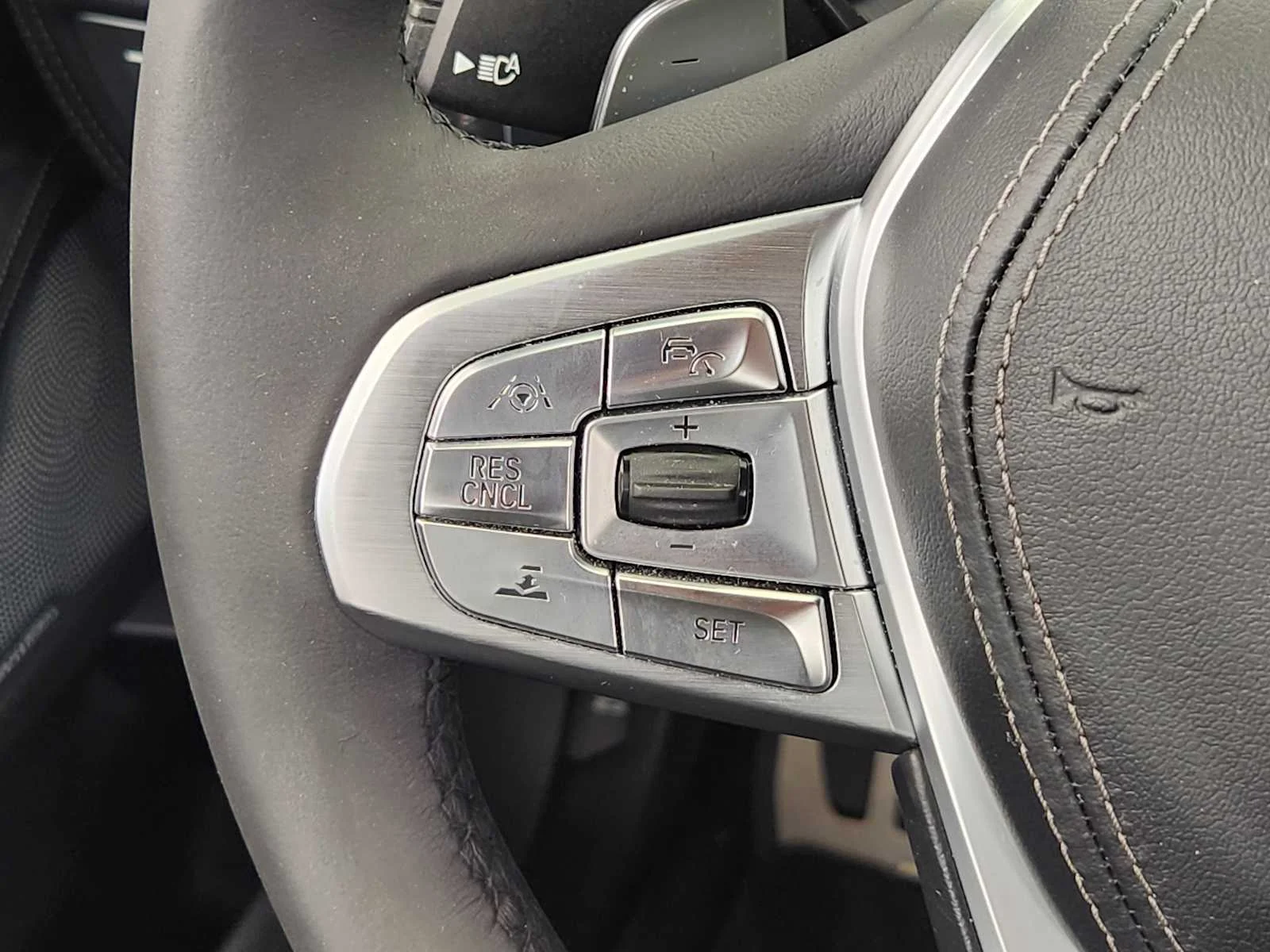 Used 2018 MINERAL WHITE BMW 750i image 21