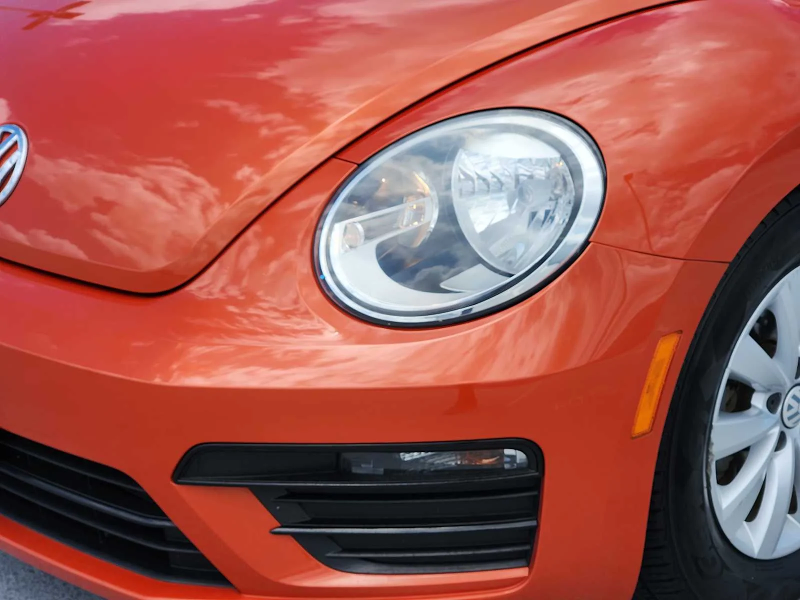 Used 2018 Habanero Orange Metallic Volkswagen S image 8