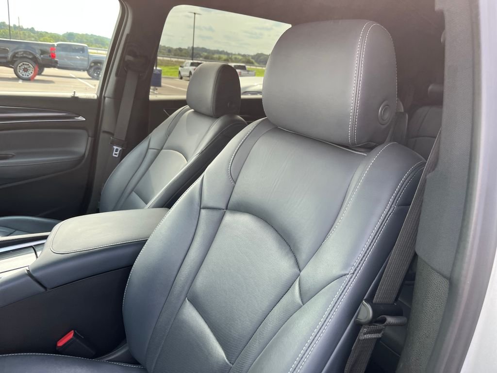 Used 2022 Silver Buick Essence image 12