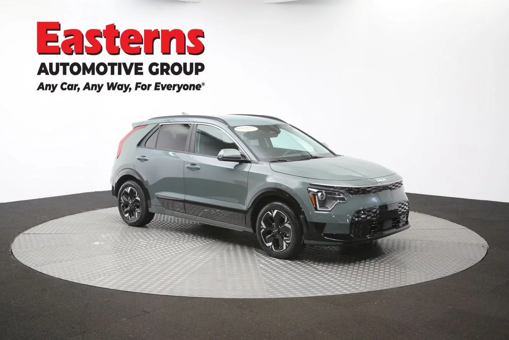 Used 2023 Green Kia Wind image 48