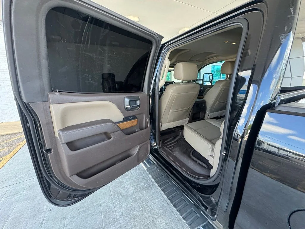 Used 2018 Black Chevrolet LTZ image 19
