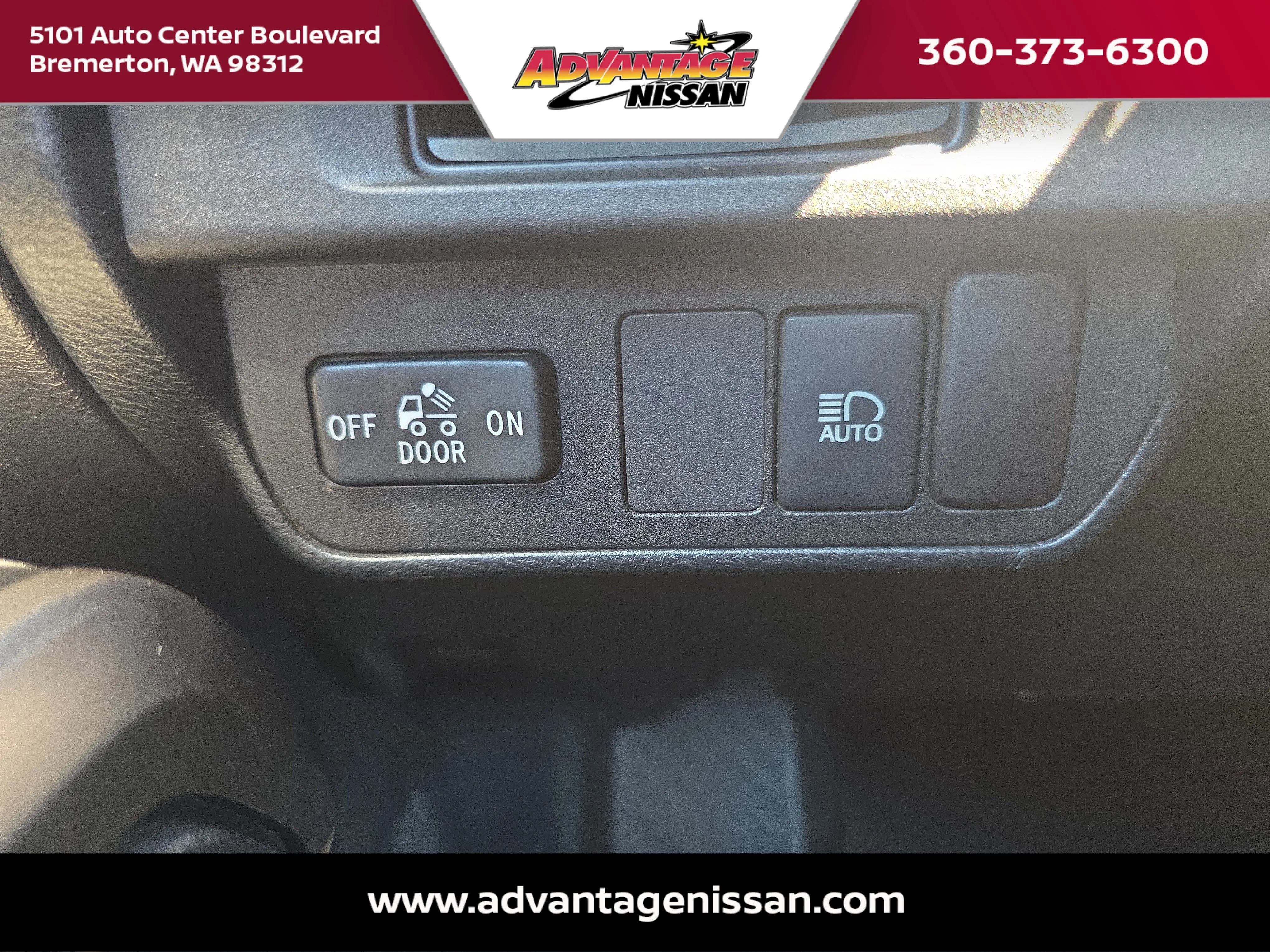 Used 2018 Midnight Black Metallic Toyota SR5 image 24