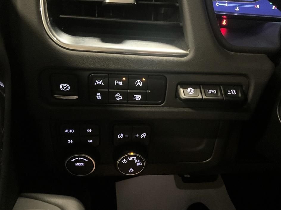 Used 2023 White Chevrolet High Country image 26