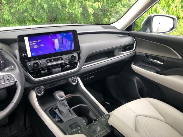 Certified Used 2024 WIND CHILL PEARL Toyota  image 35
