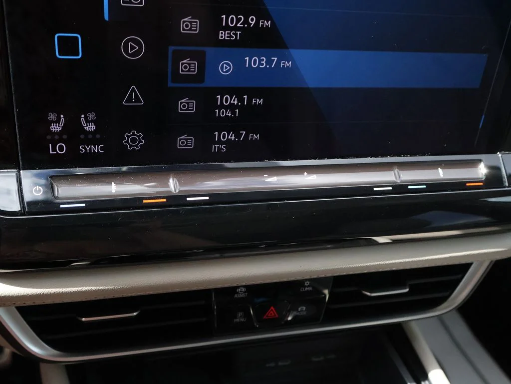 Used 2024  Volkswagen 2.0T SEL Premium R-Line image 39