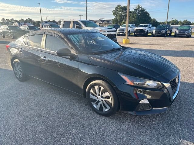 Used 2022 Black Nissan 2.5 S image 1