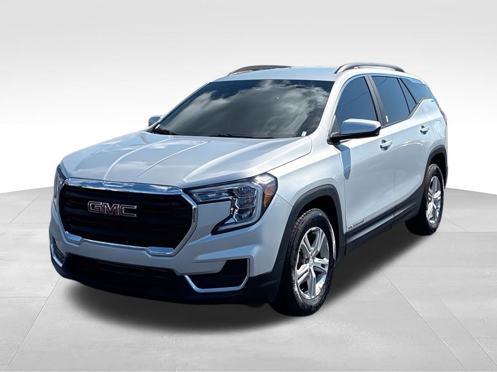 Used 2022 Silver GMC SLE image 4