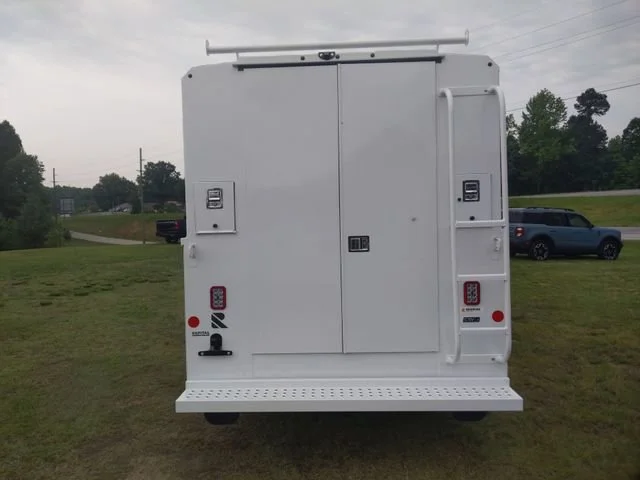 New 2025 Summit White GMC 1WT image 12