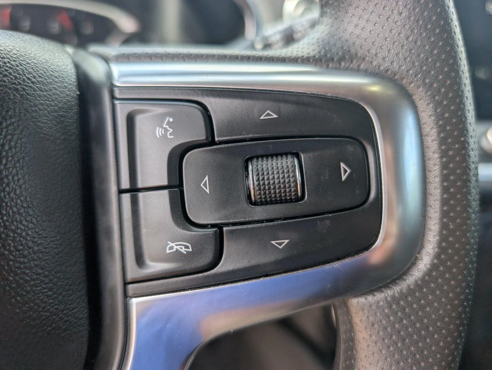Used 2025 Black Chevrolet 2LT image 25