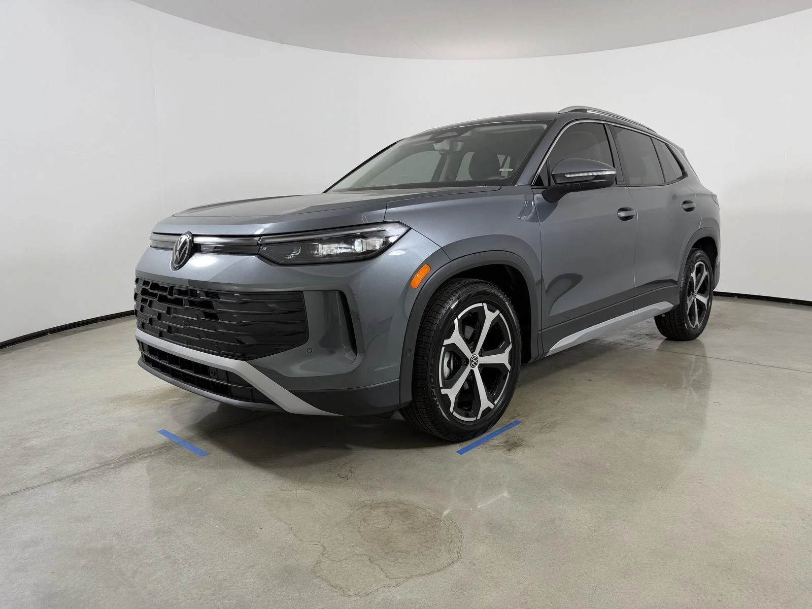 New 2026 Platinum Gray Metallic Volkswagen SE image 1