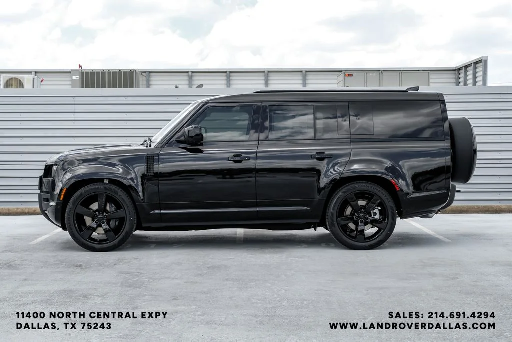 New 2026 Santorini Black Metallic Land Rover X-Dynamic SE image 9