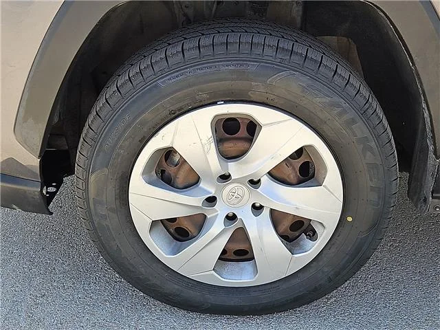 Used 2019 Silver Sky Metallic Toyota LE Front-wheel Drive image 7