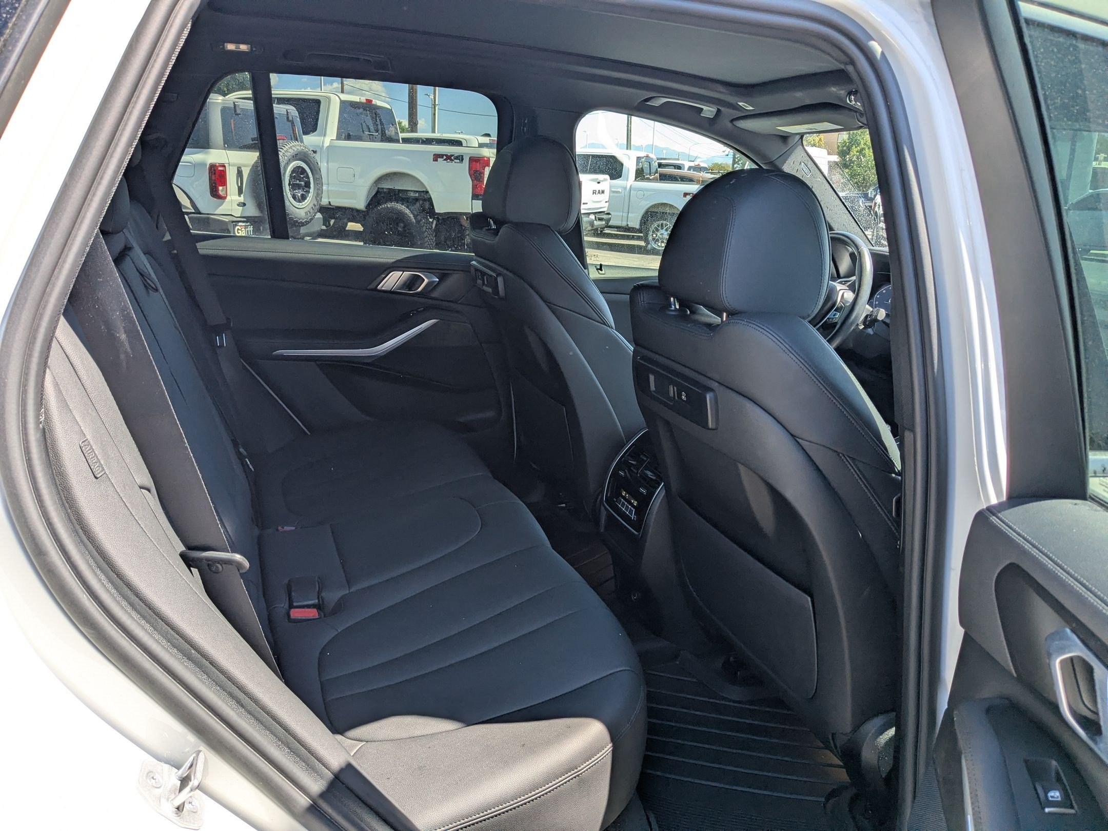 Used 2022 Alpine White BMW xDrive40i image 29