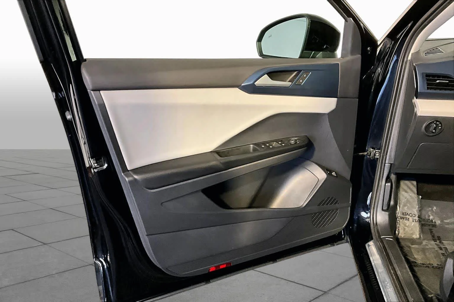 Used 2022 Deep Black Pearl Volkswagen SE image 22