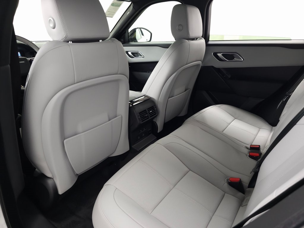 2026 LAND ROVER RANGE ROVER VELAR - Image 32