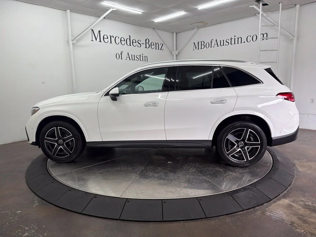 New 2027 White Mercedes-Benz GLC 300 image 4