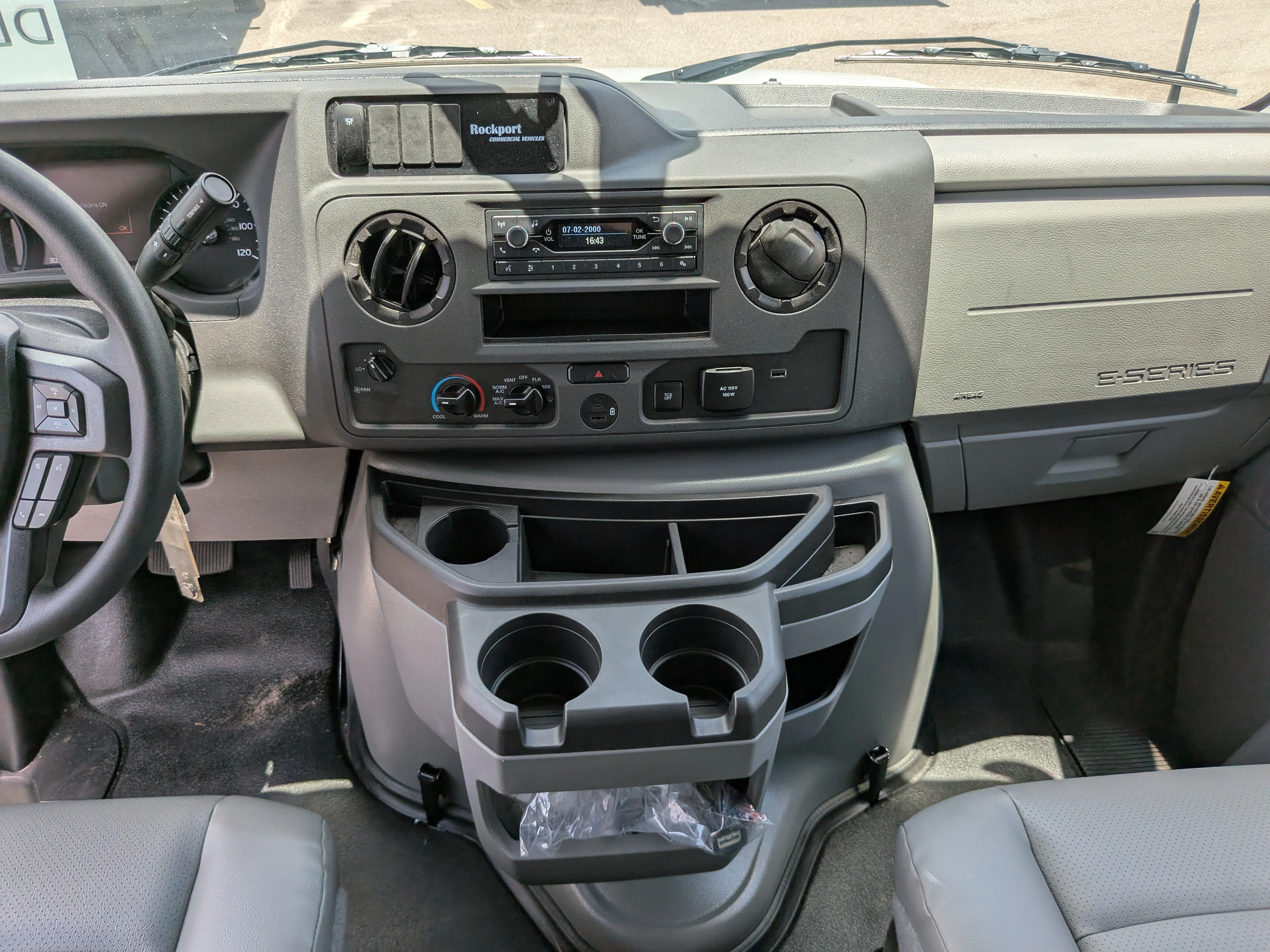 New 2026 Oxford White Ford E-350 SRW image 16
