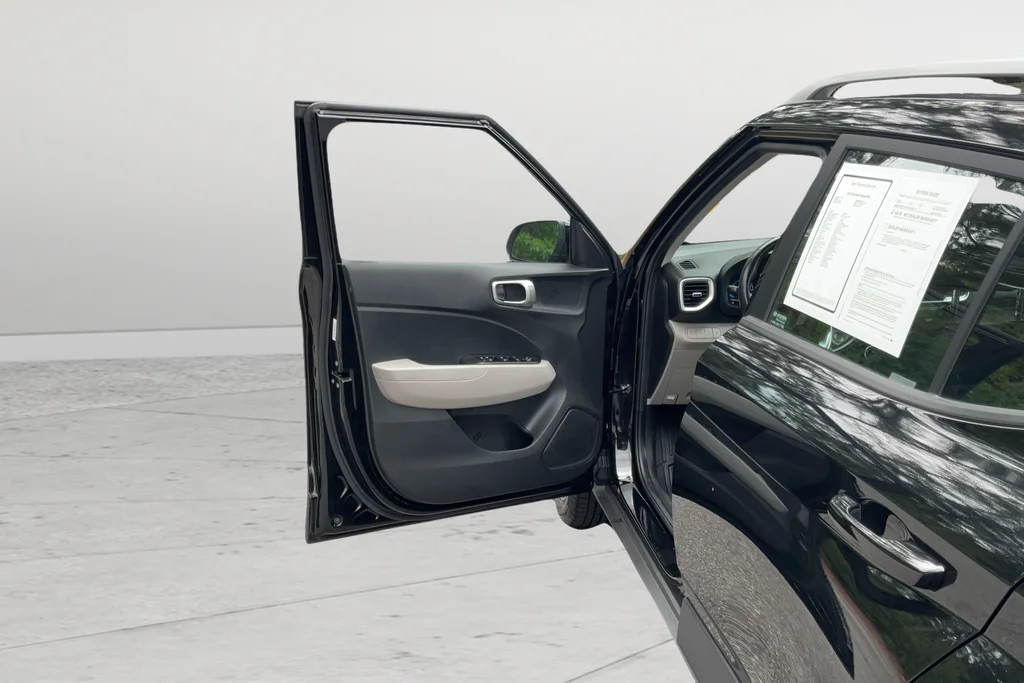 2025 Hyundai Venue SEL - Photo 15