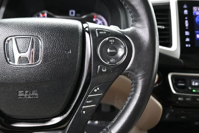 Used 2017 White Honda Touring image 33