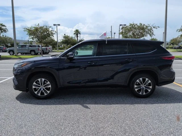 Used 2022  Toyota XLE image 7
