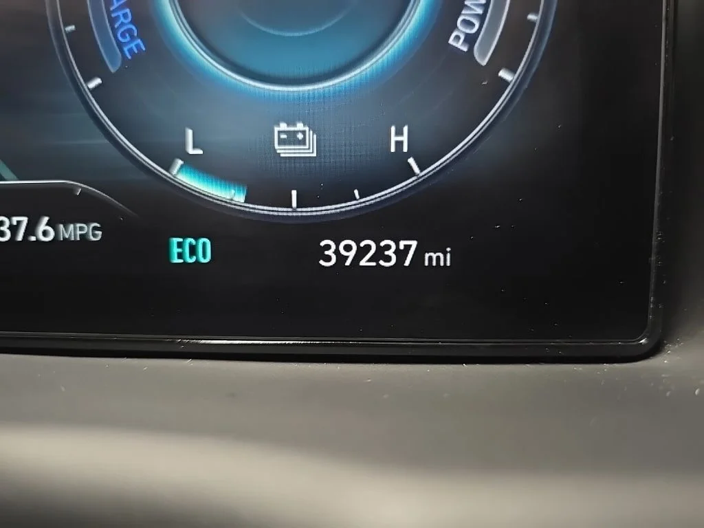 Used 2024 Silver Hyundai SEL Convenience image 24