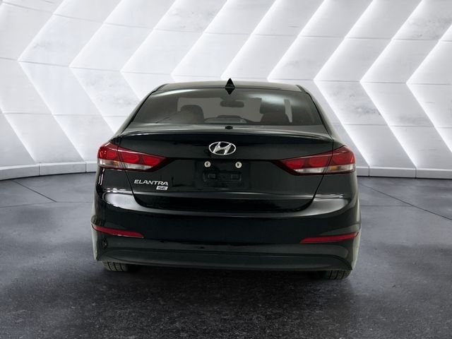 Used 2017 Black Hyundai SE image 5