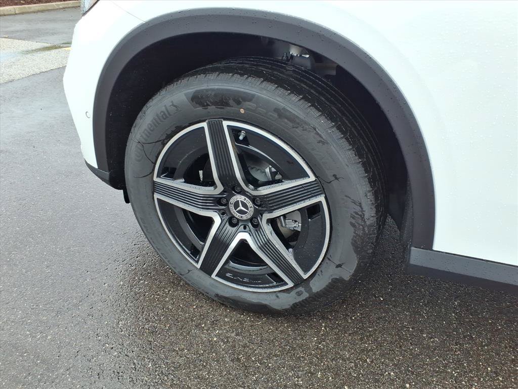 New 2026 Polar White Mercedes-Benz GLC 300 image 9