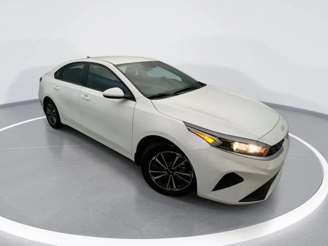 Used 2023 White Kia LXS image 1