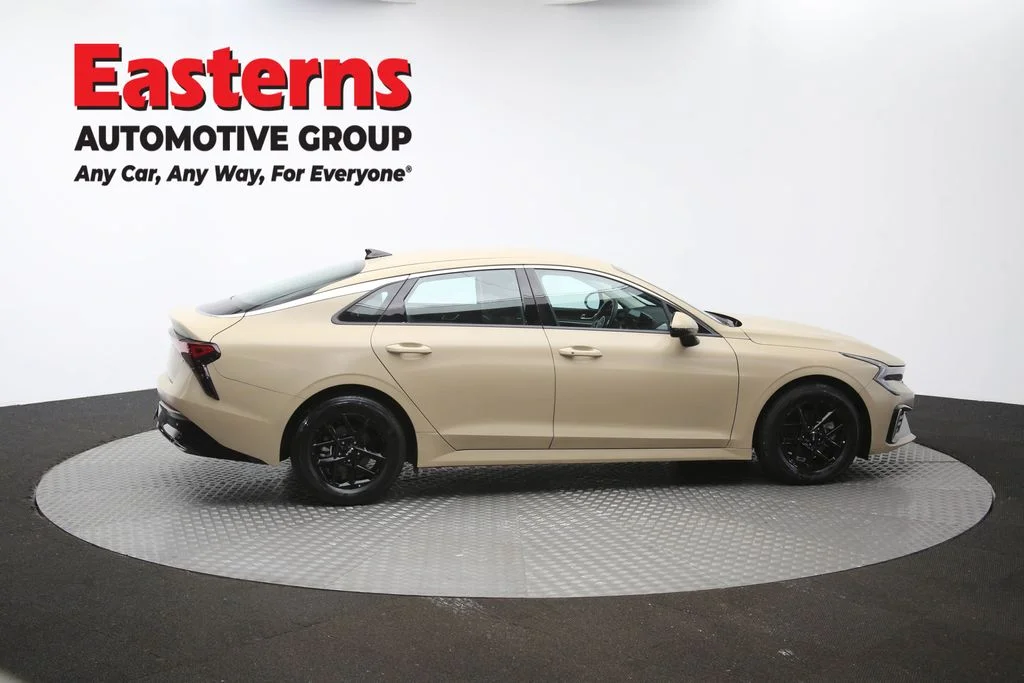 Used 2025 Red Kia LXS image 47