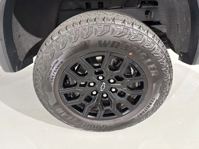 Used 2024 Gray Chevrolet Trail Boss image 6