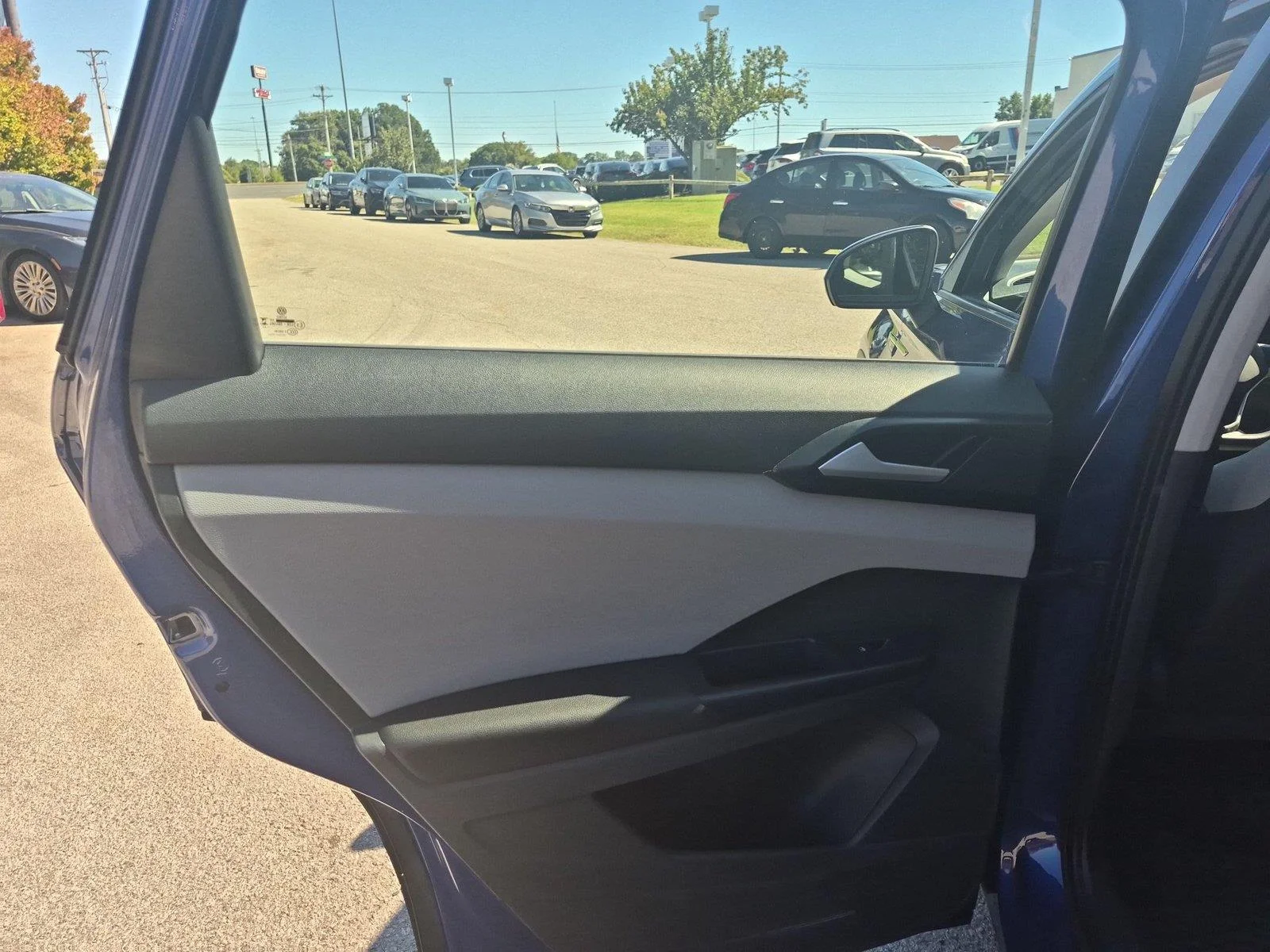 Used 2023 Dusk Blue Metallic VOLKSWAGEN  image 27