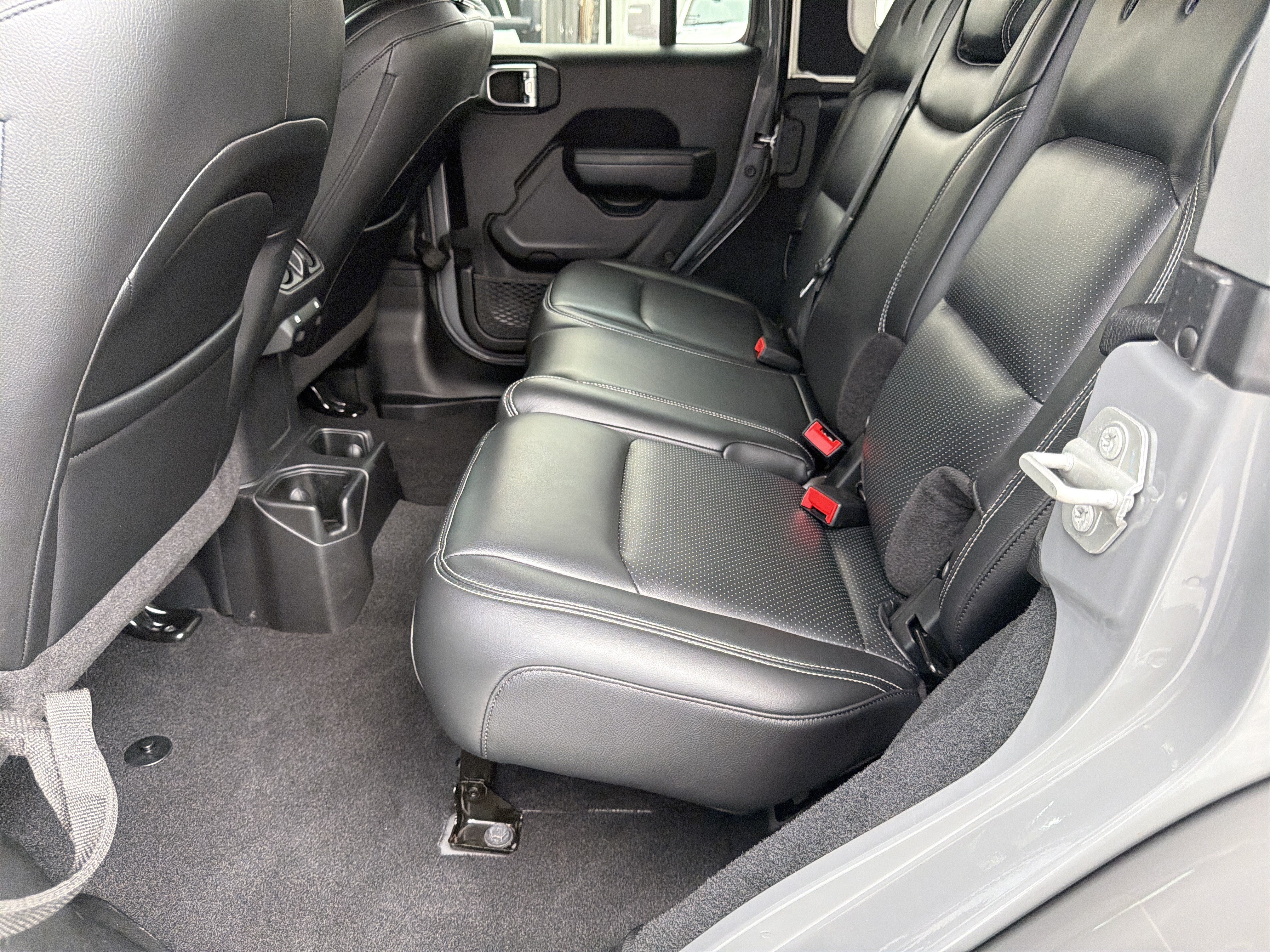 Used 2023 Sting-Gray Clearcoat Jeep Sport image 26