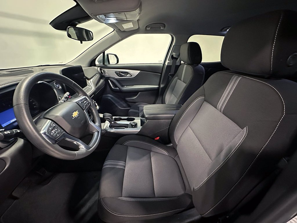 Used 2025 Gray Chevrolet LT image 3