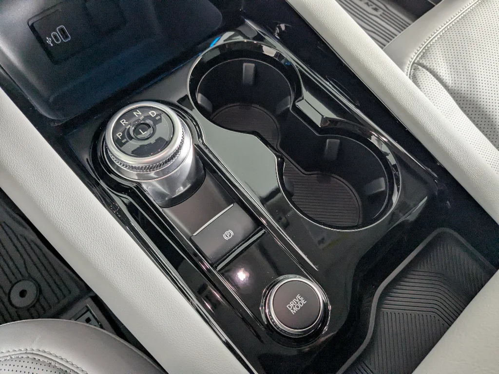 New 2026 CARBONIZED GRAY METALLIC Ford Platinum image 21