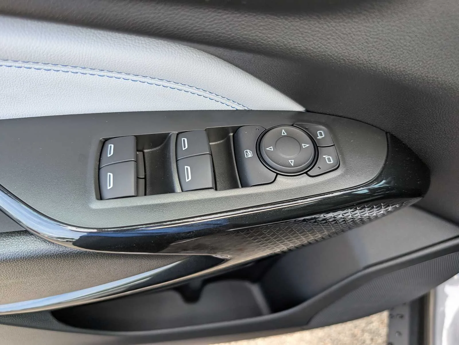 New 2026 Sterling Gray Metallic Chevrolet LT image 27