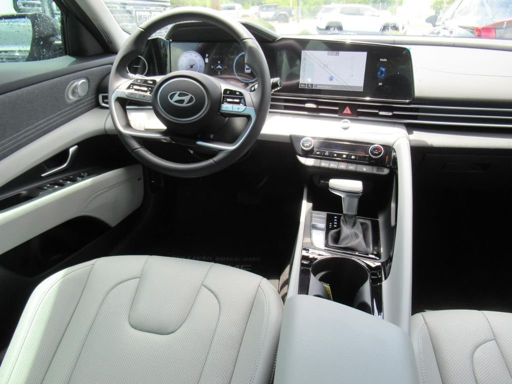 Used 2025 Gray Hyundai Limited image 13