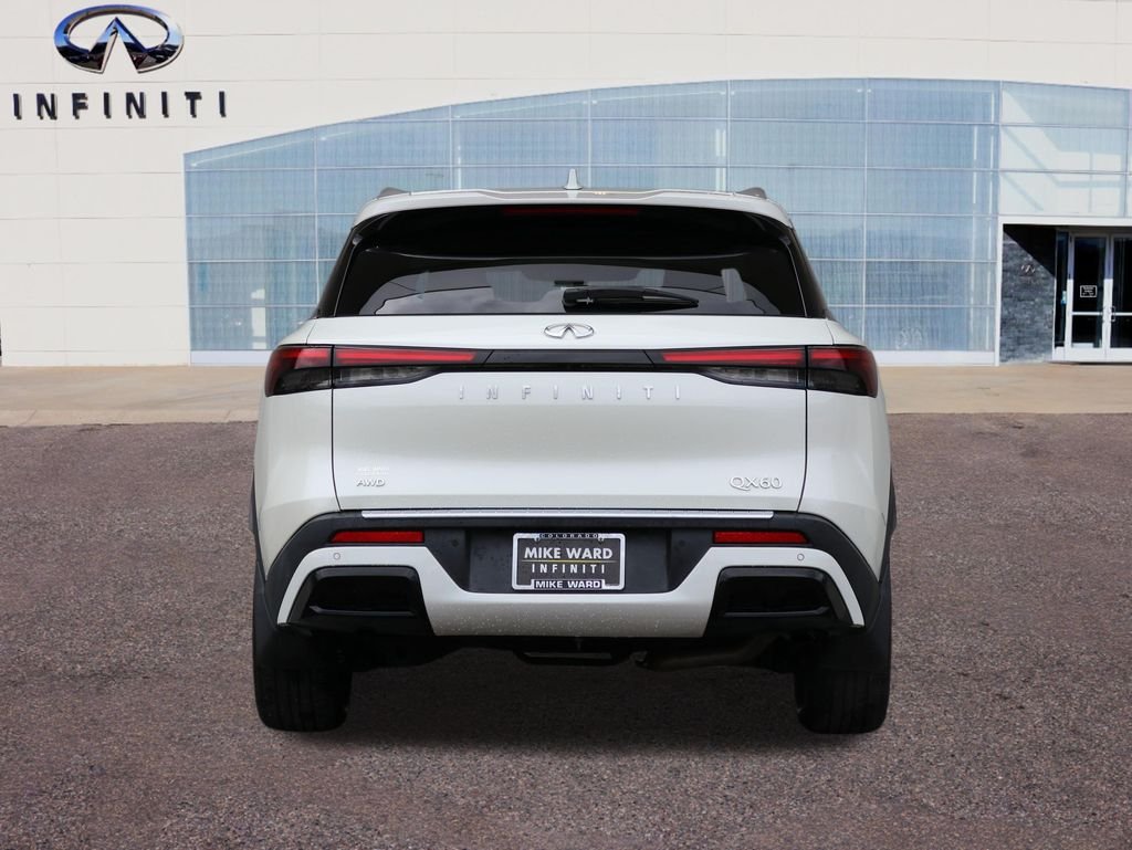 Used 2023 White INFINITI LUXE image 55