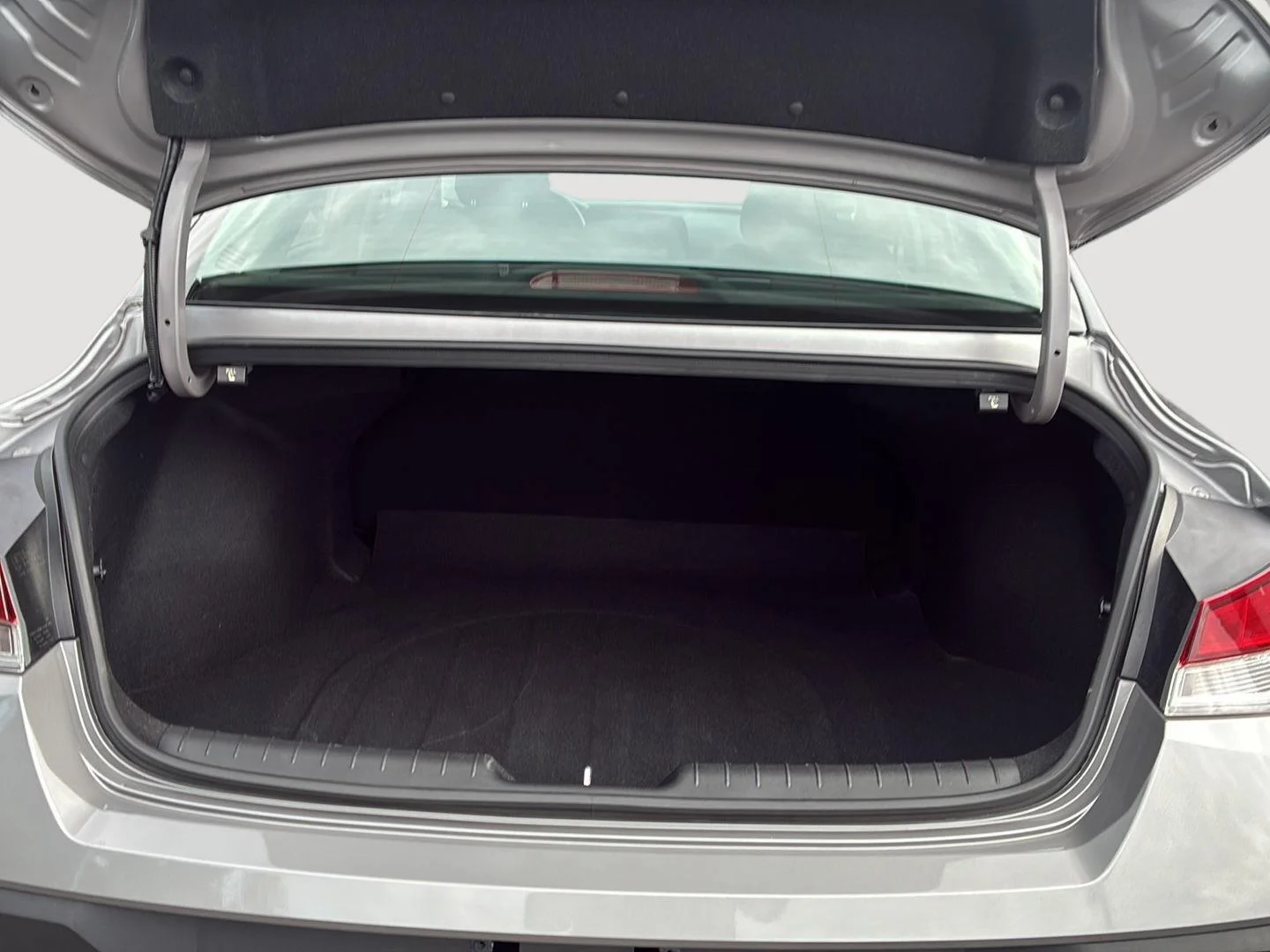 Certified Used 2024 Fluid Metal Hyundai SEL image 20