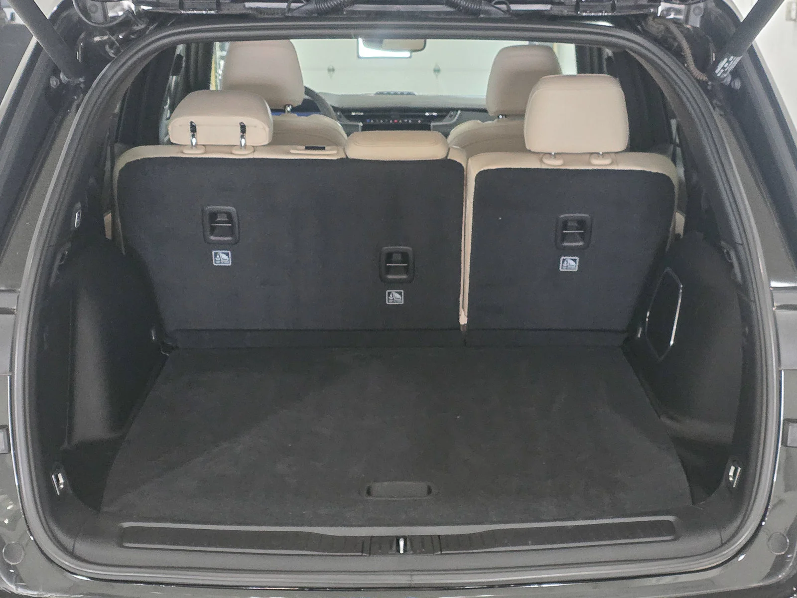 Used 2024 Rocky Mountain Pearlcoat Jeep 4xe image 17