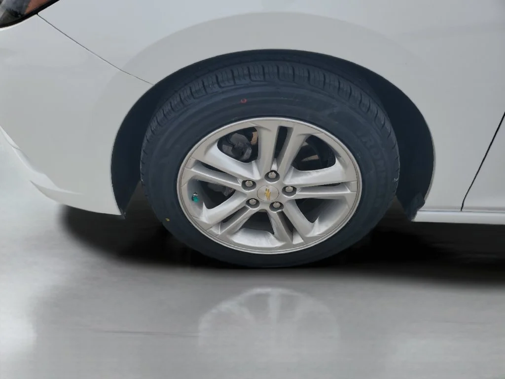 Used 2017 SUMMIT WHITE Chevrolet LT image 26