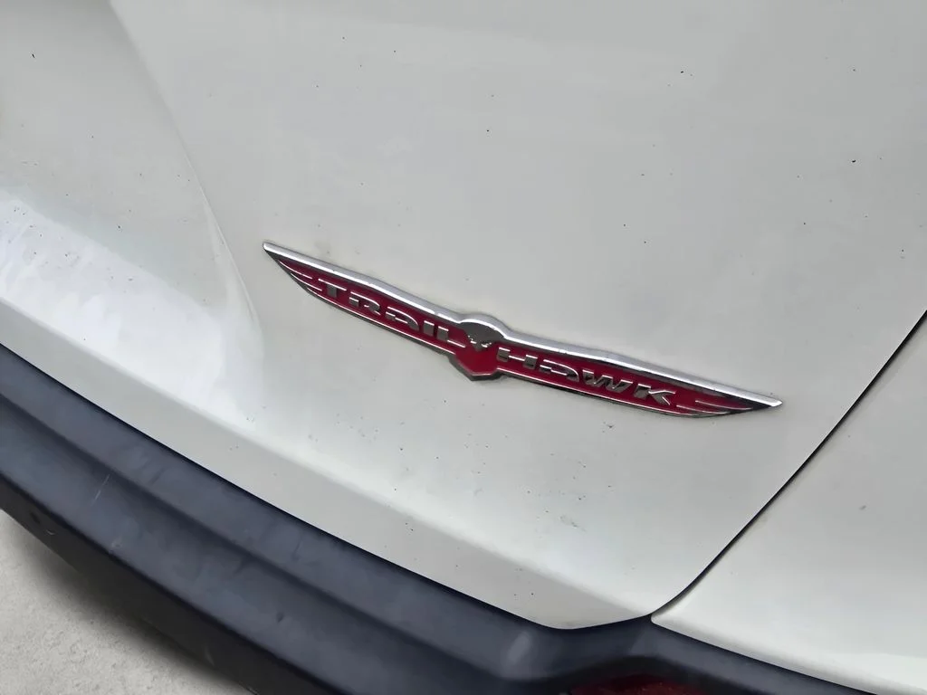 Used 2019 Pearl White Pearlcoat Jeep Trailhawk image 12
