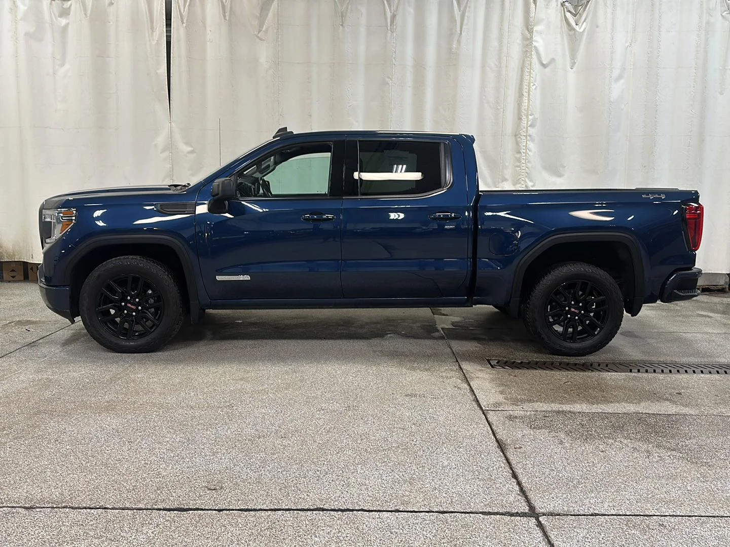 Used 2022 GMC Sierra 1500 Limited Elevation with VIN 3GTP9GEK8NG121742 for sale in Waconia, Minnesota