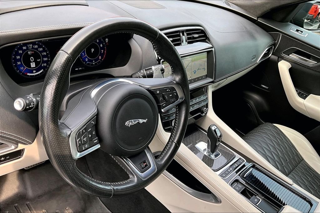 Used 2020 Green Jaguar SVR image 13