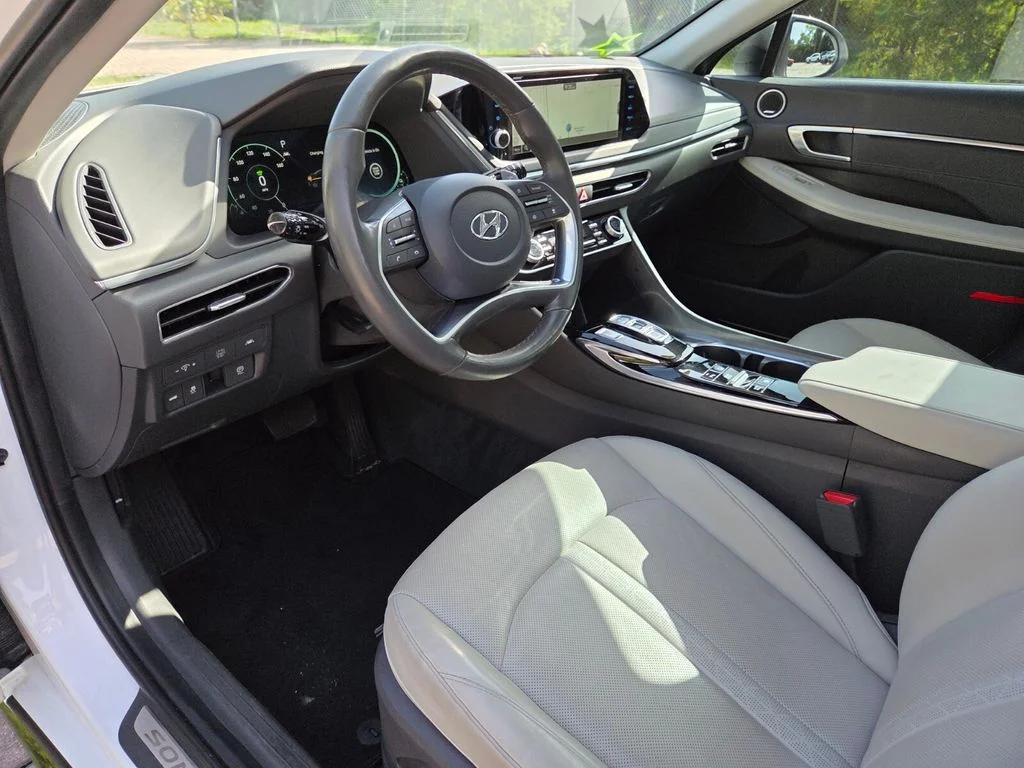 Used 2023 White Hyundai Limited image 25