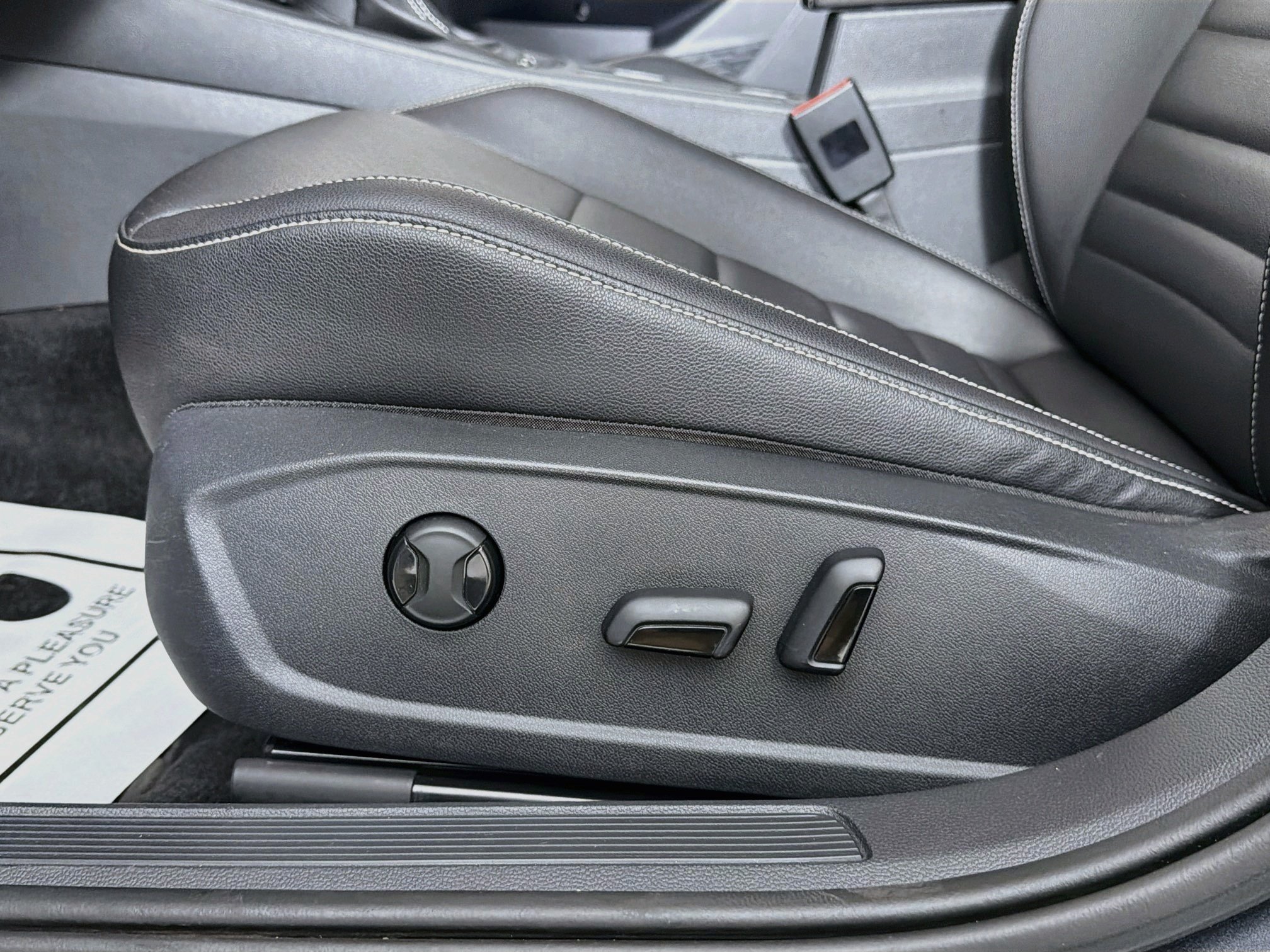 Used 2023 Platinum Gray Metallic Volkswagen SE image 18